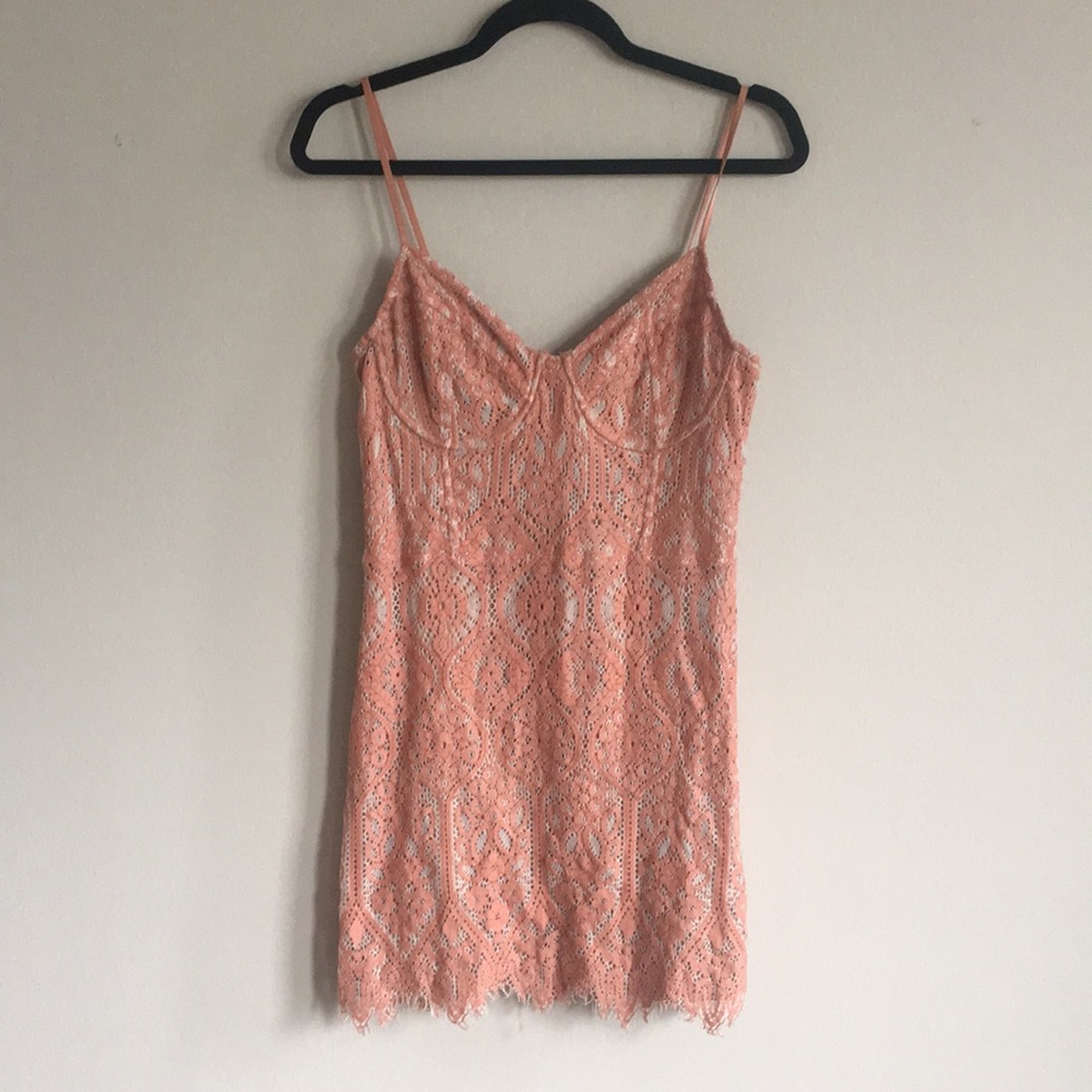 Sleeveless lace dress